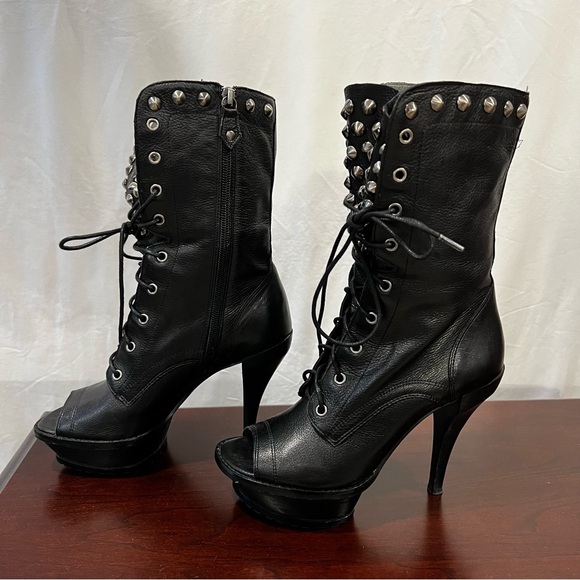 Lisa for Donald J Pliner Size 6-1/2 Leather Open Toed Boots. Like New Condition - Picture 3 of 9